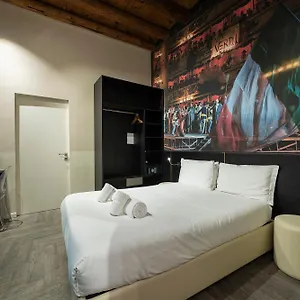 2* Πανσιόν Italianflat - Theatrum And
